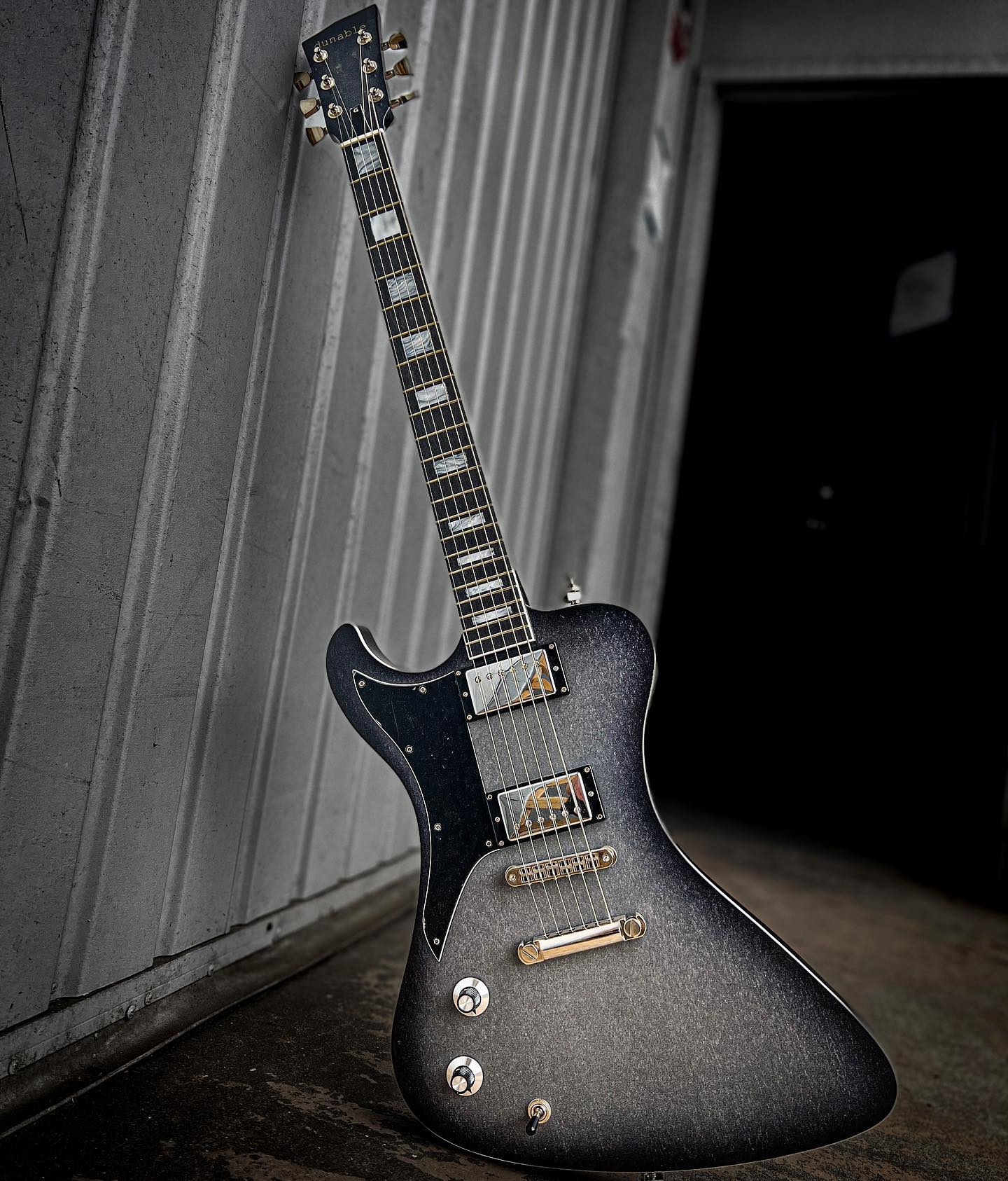 Dunable Guitars - Custom lefty R2 with flat/bound body,...