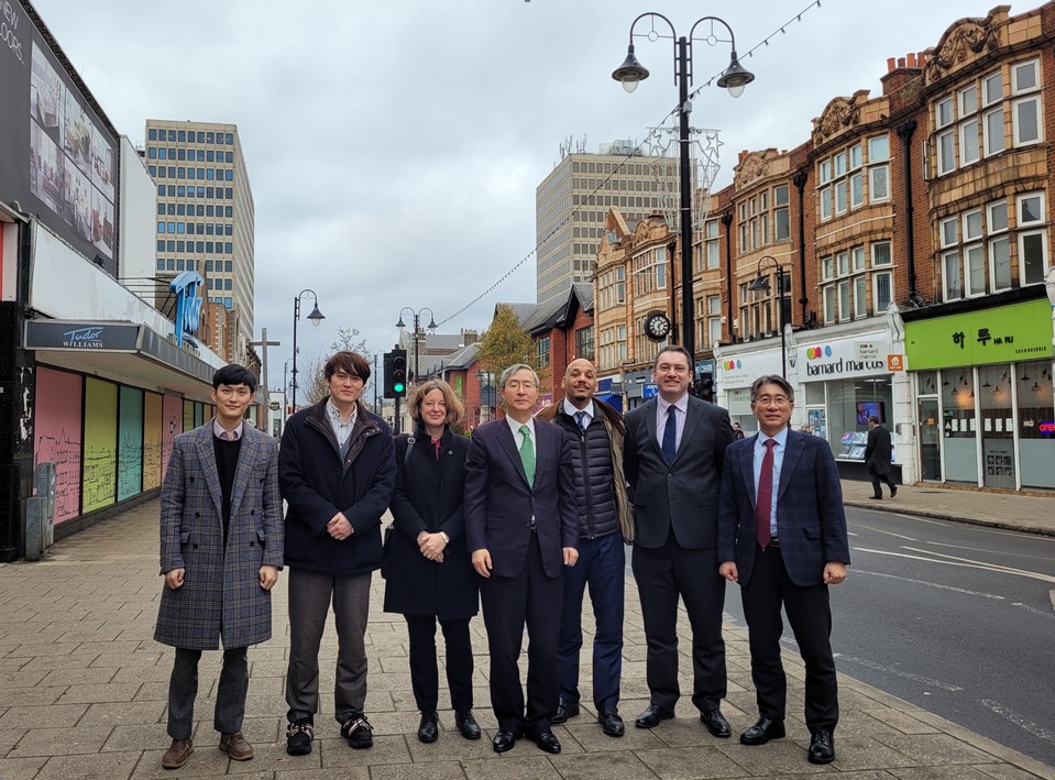 [What we do] 런던에서는... - Korean Embassy in UK - 주영국 대한민국대사관 | Facebook