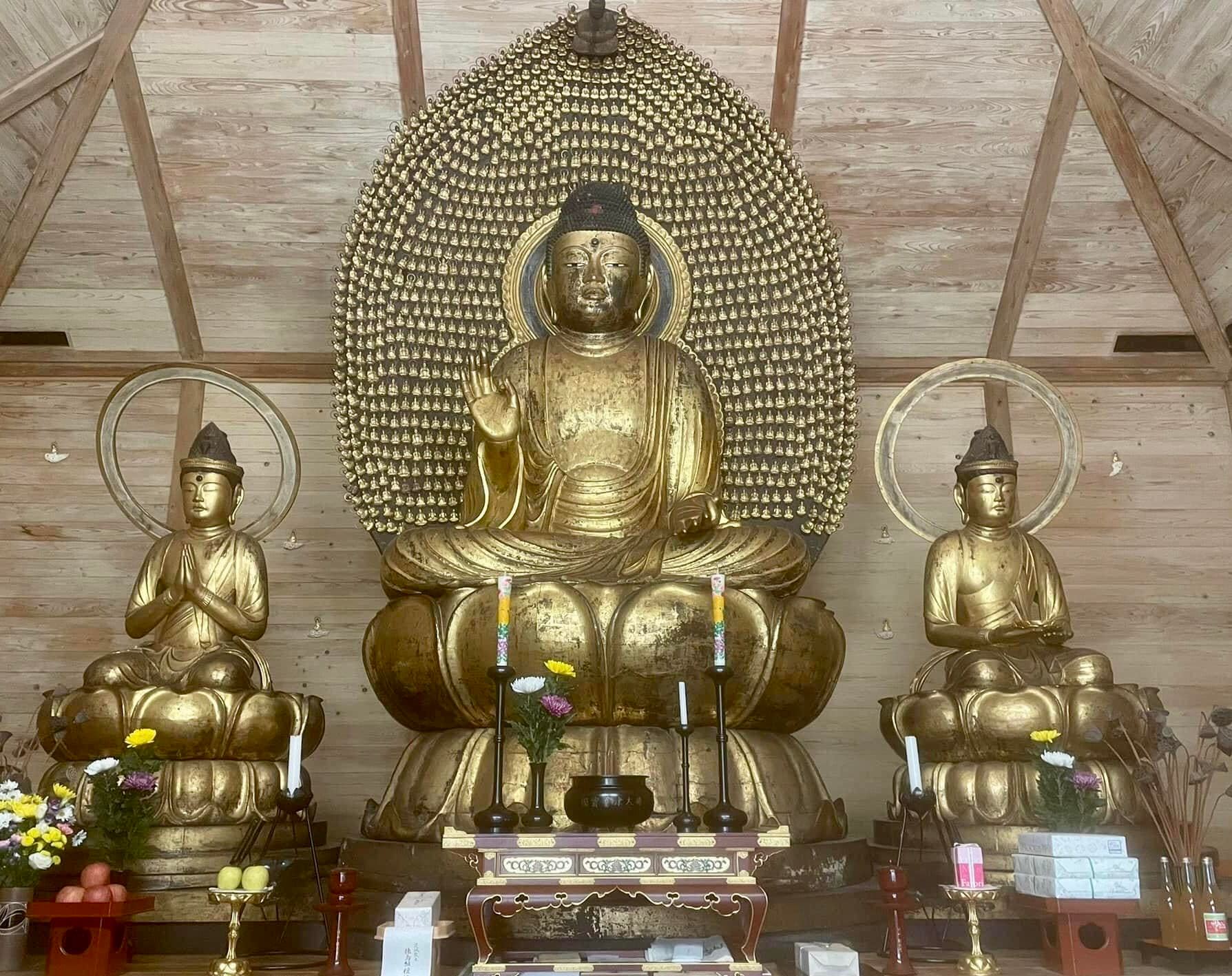 国宝の旅 - 法隆寺 阿弥陀如来及び両脇侍像(伝橘夫人念持仏)厨子(国宝.奈良前期) かつては金堂内の須弥壇に祀られていた奈良時代を代表する ...