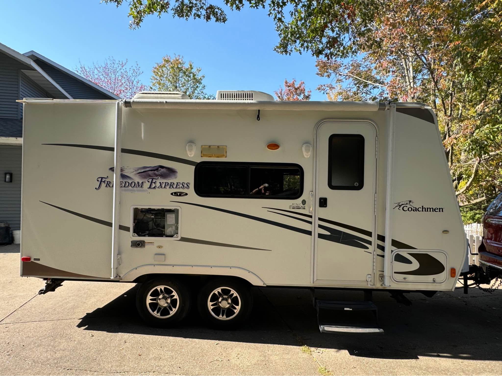 2011 Coachmen by Forest River Freedom Express LTZ Series M-19 SQX - RVs ...