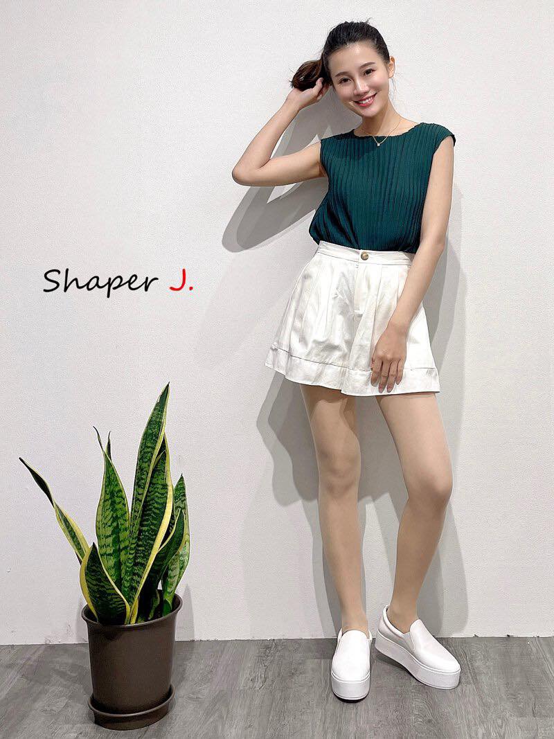Shaper J. - 顯白超有感｜高明度穿搭小秘訣🌈 亮色穿搭不NG 同色搭配讓你超顯白🥳... | Facebook