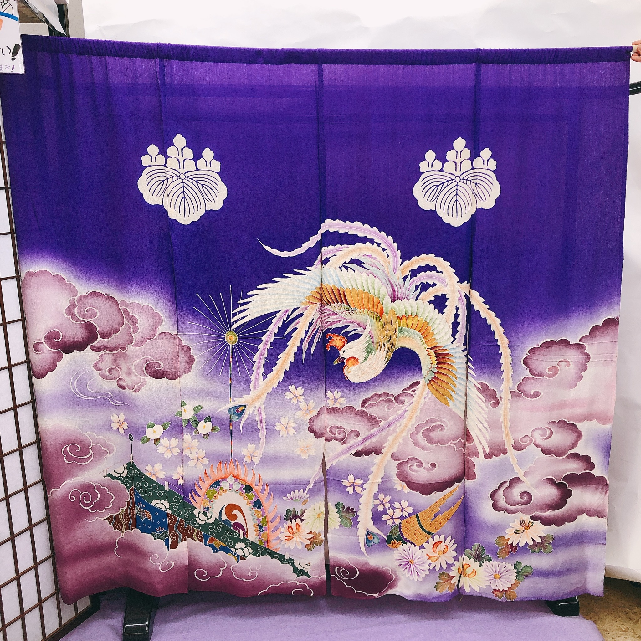 素敵な花嫁暖簾 入荷しました。 鳳凰が雲の上まで飛んでいく縁起の良い