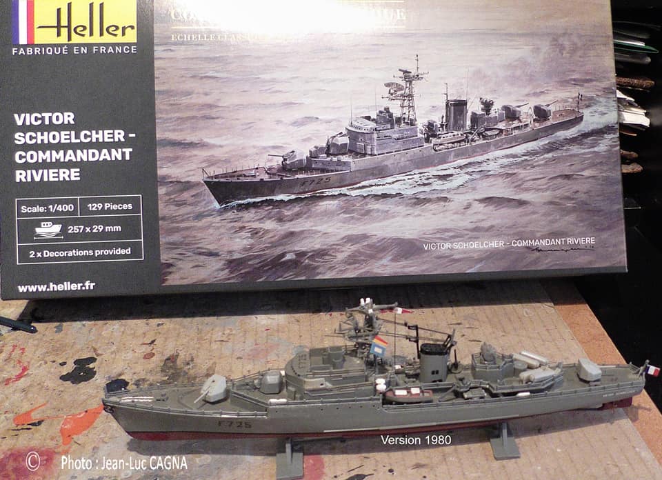 Maquette Navire échelle 400 Maquette Heller Victor Schoelcher – Commandant Rivière 1:400, Aviso Militaire Français, Kit Bateaux