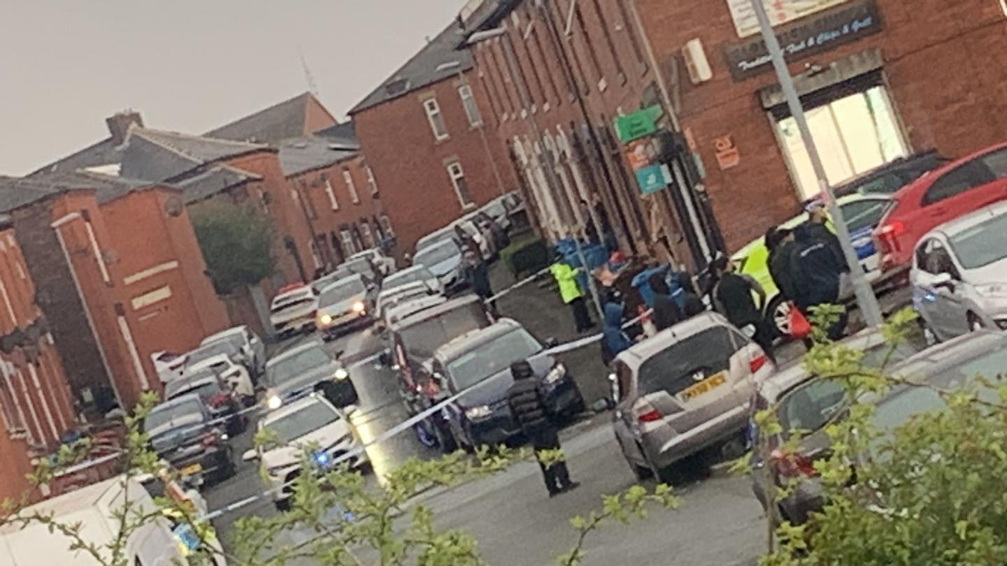 Major Police incident off Park Road... - Oldham News & Media | Facebook