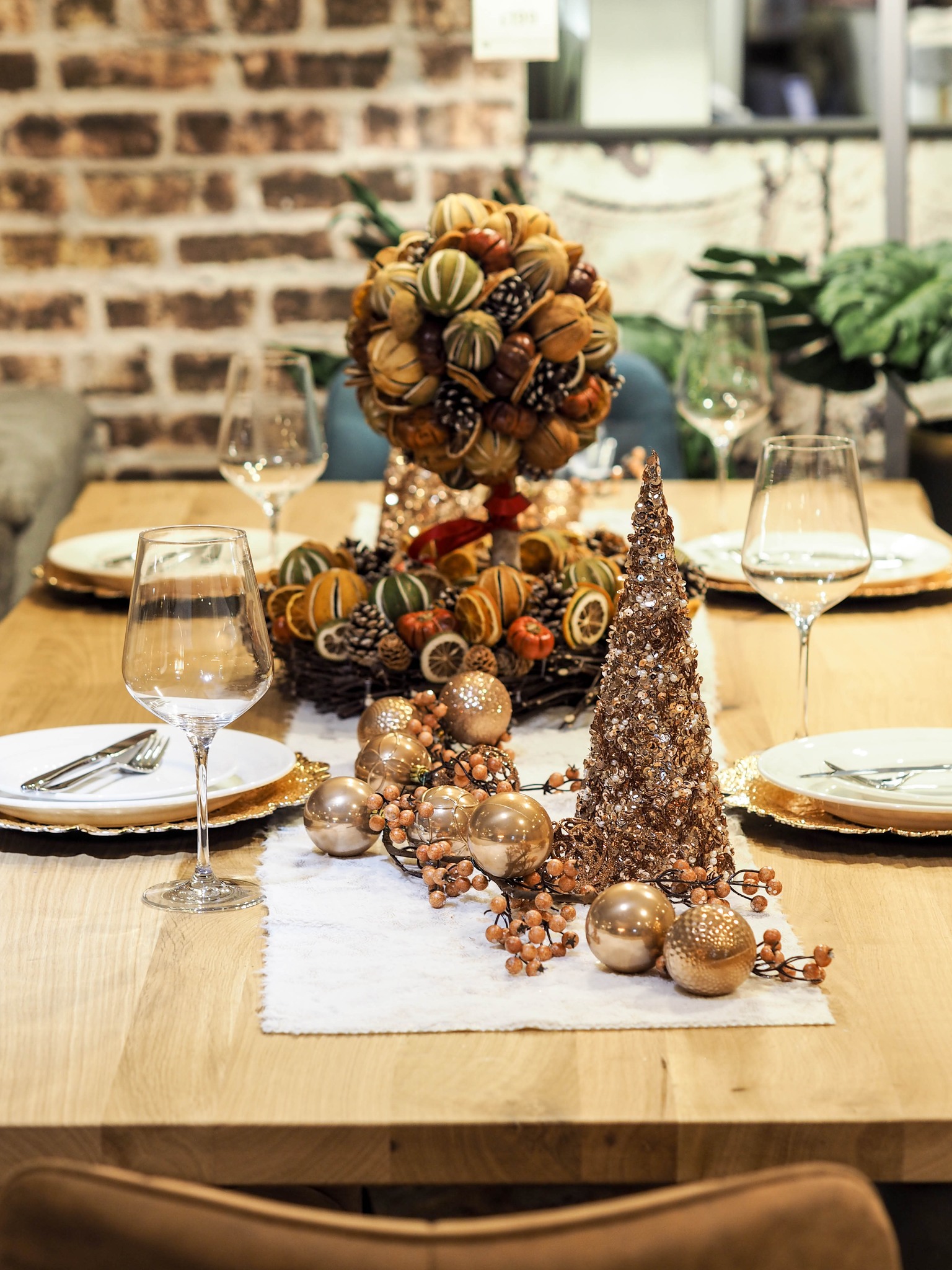 Festive new bestseller! Set your holiday table with the Christmas