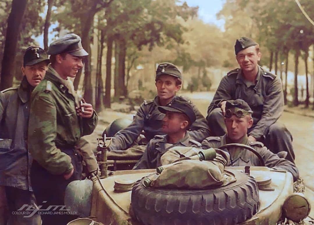 洋楽 Apprehended Soldiers The 409th Infantry Regiment of the 103rd Infantry Division is