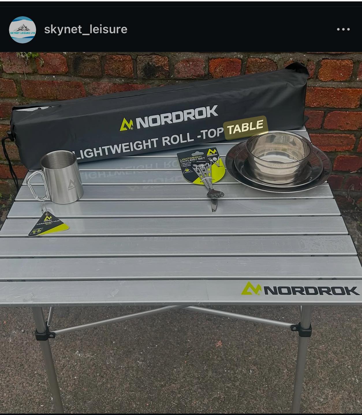 Excellent condition, like new! The famous roll a table by CampTime