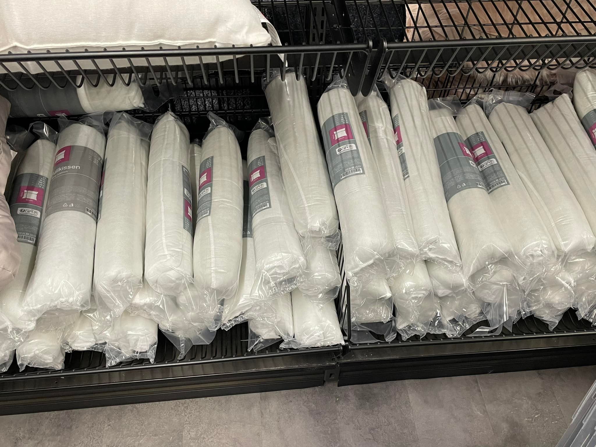 Ein Tipp für Sparfüchse. Bei TEDi Deutschland gibt es diese Kissenfüllung für unschlagbare 2€ das Stück