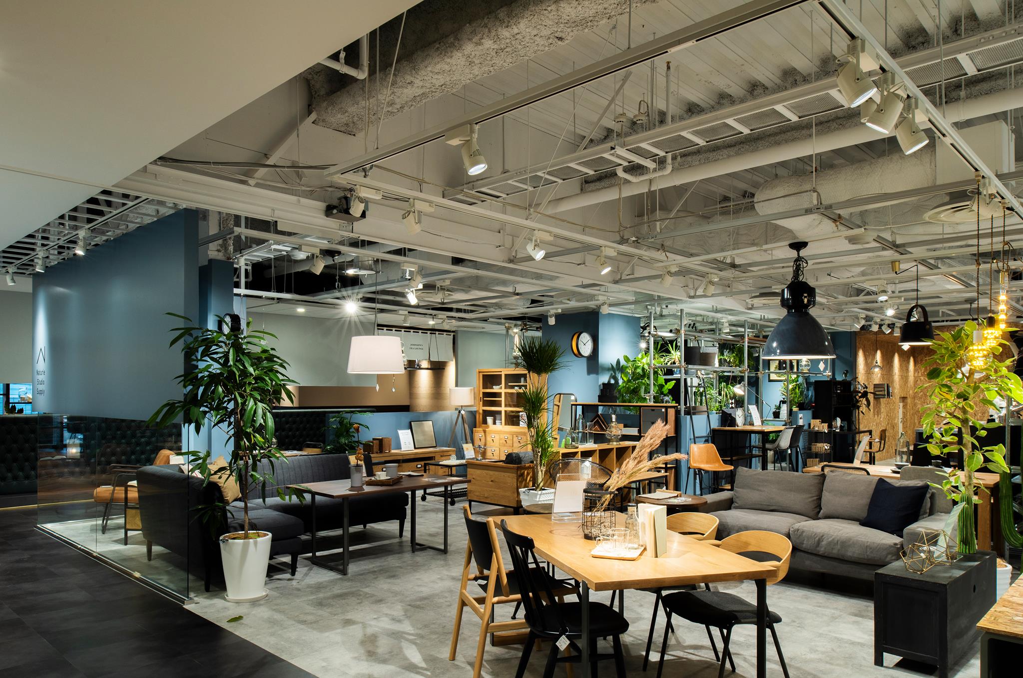 The Johnson STORE Odori Studio（旧Naturie Studio Supply）