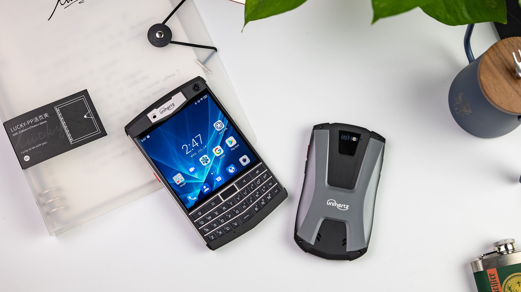 Jelly The Qwerty Rugged Smartphone Now Android 10 Facebook