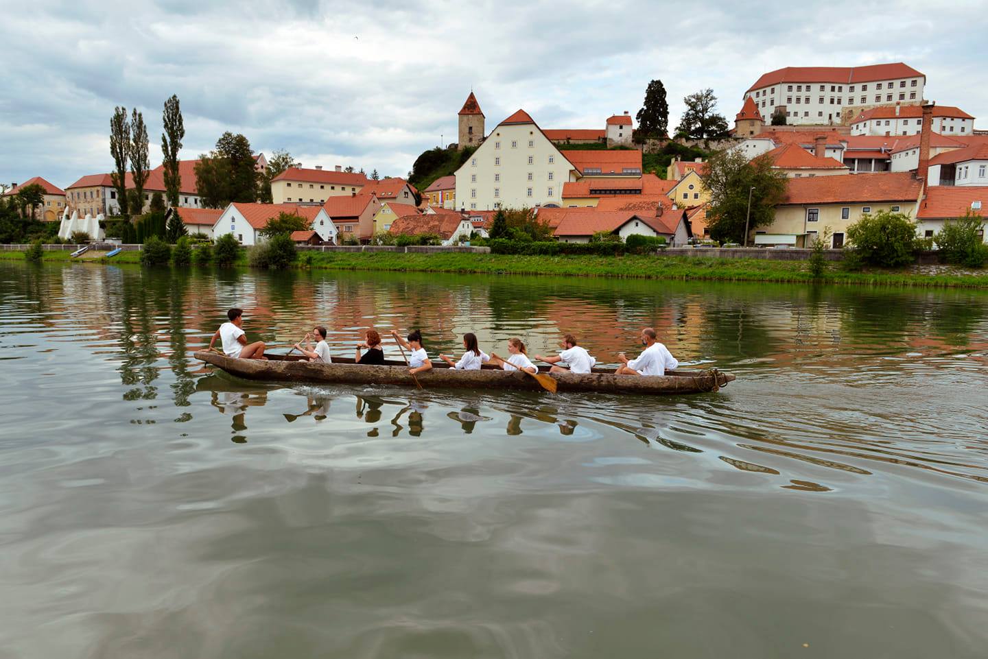 Projekt Navis - Včeraj smo z našim rimskodobnim deblakom in s pomočjo ...