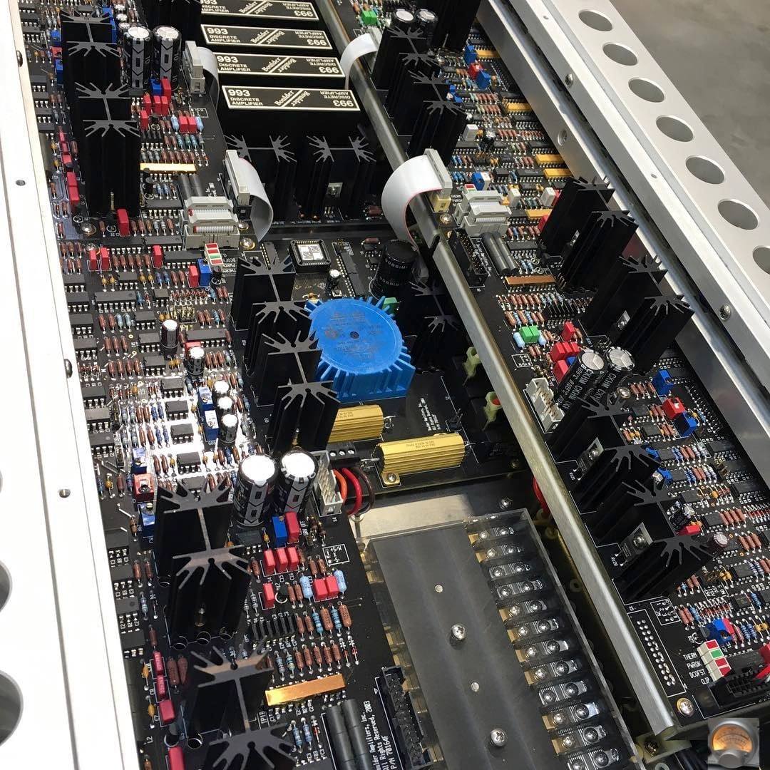 Boulder 2060 power amplifier's innards