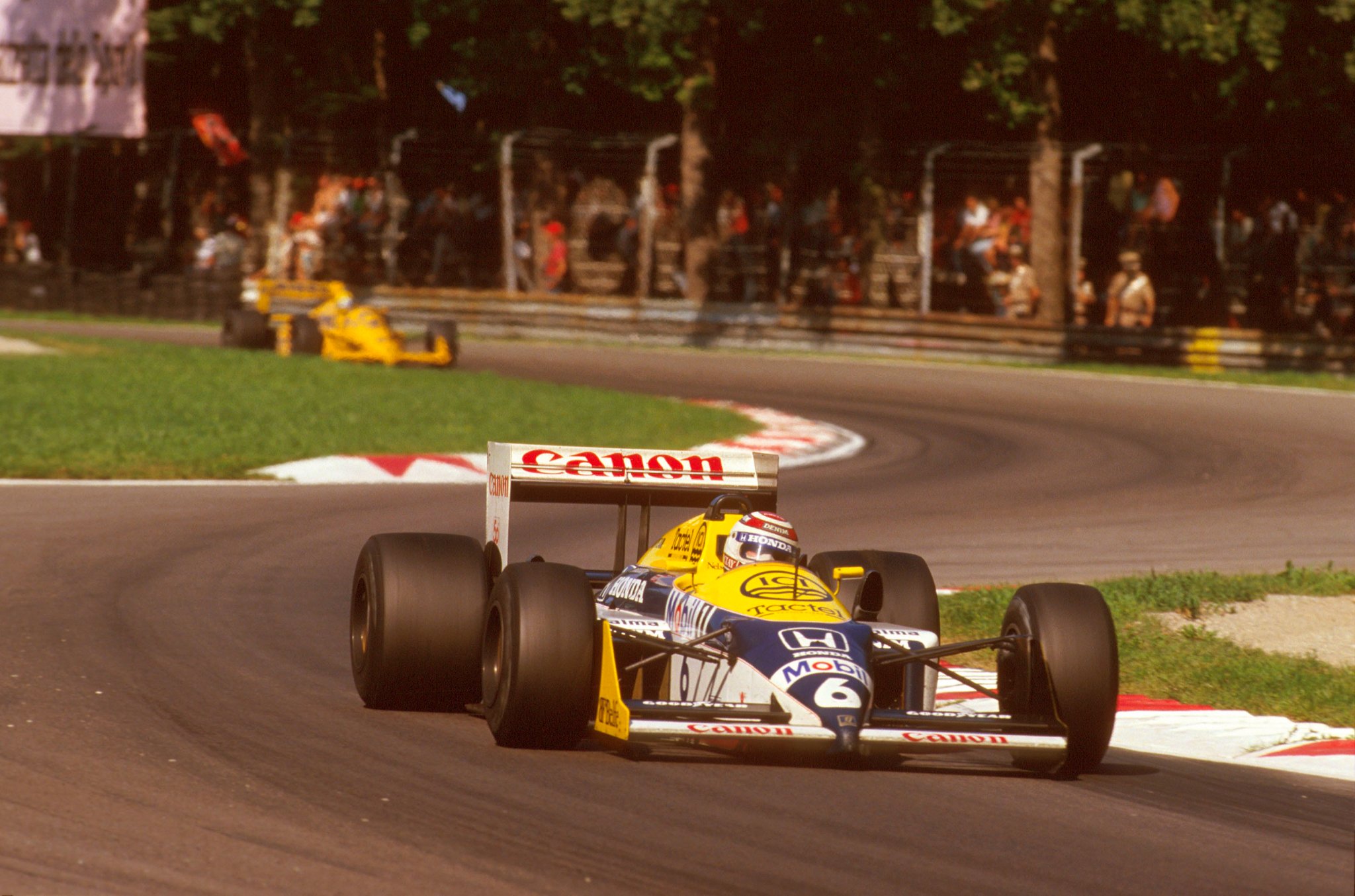Nostalgia! Nelson Piquet (Williams) at the 1987 Japanese GP.