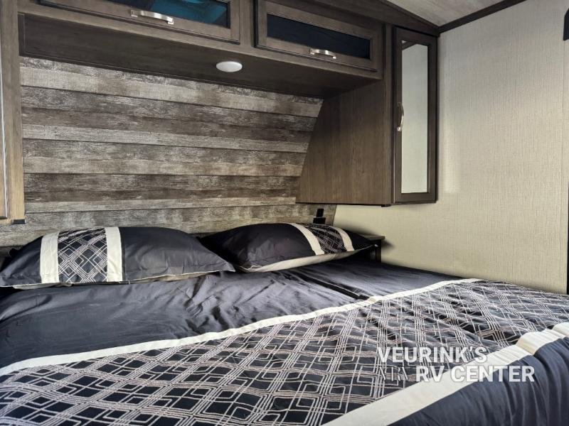 2021 Keystone RV Cougar Half-Ton 24SABWE. Rear Kitchen Couples Travel ...