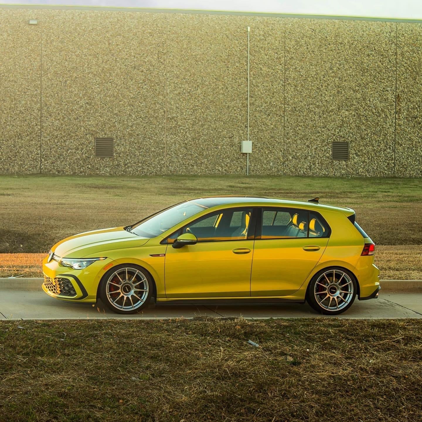 Show Off - VW Golf GTi MK8 x Rotiform cast DTM (gloss...