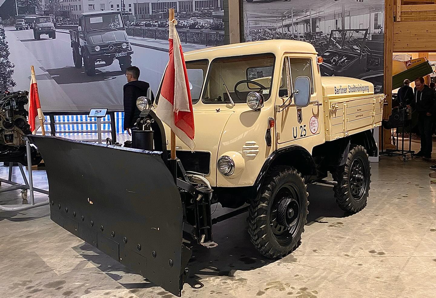 Unimog Kotflügelkeder 1070mm 1 Satz links und rechts U70200 U401 U2010 U411