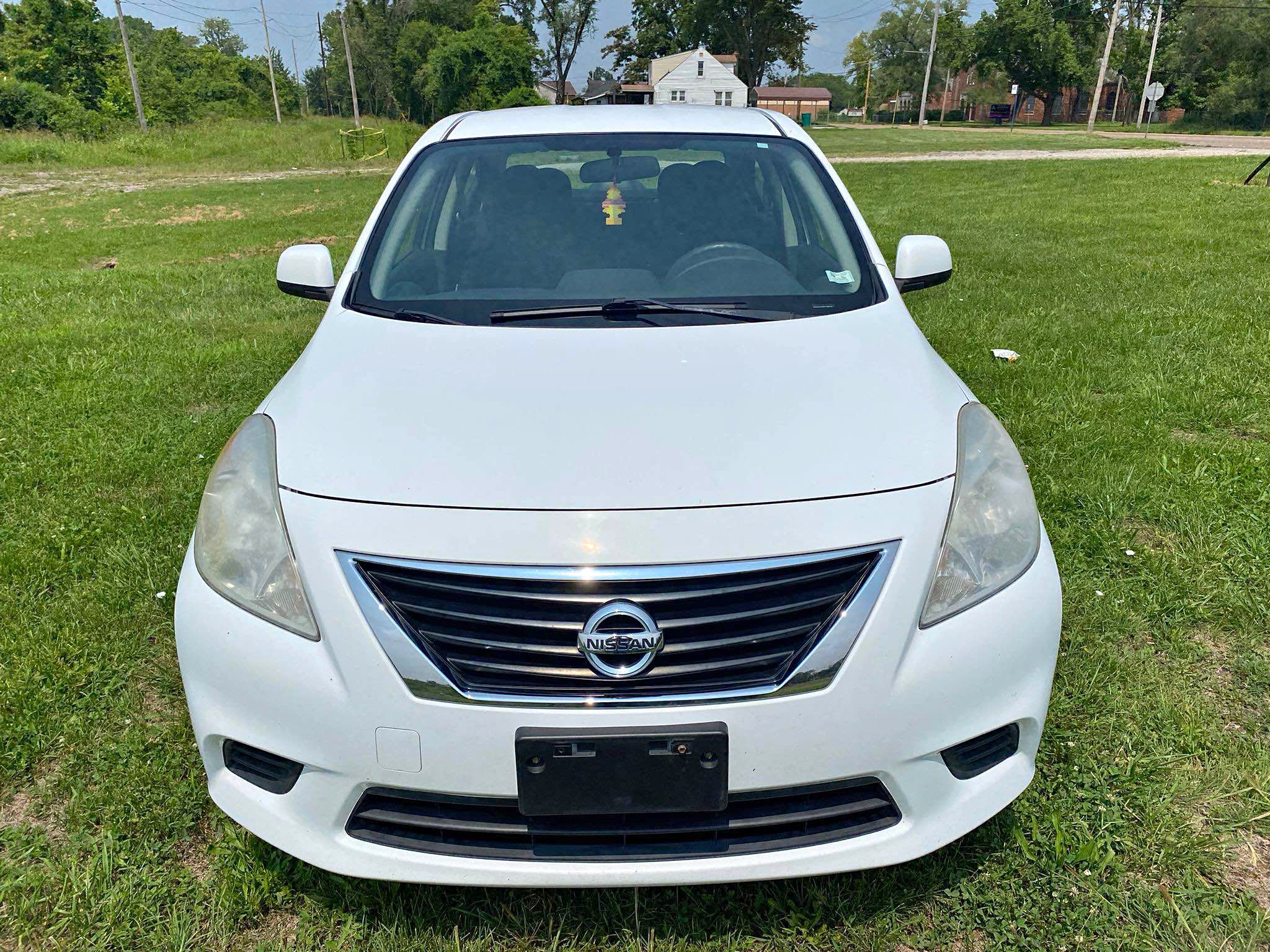 Front Bumper Grille Trim Insert For 2012-2014 Nissan Versa Sedan SV SL – Chrome & Black