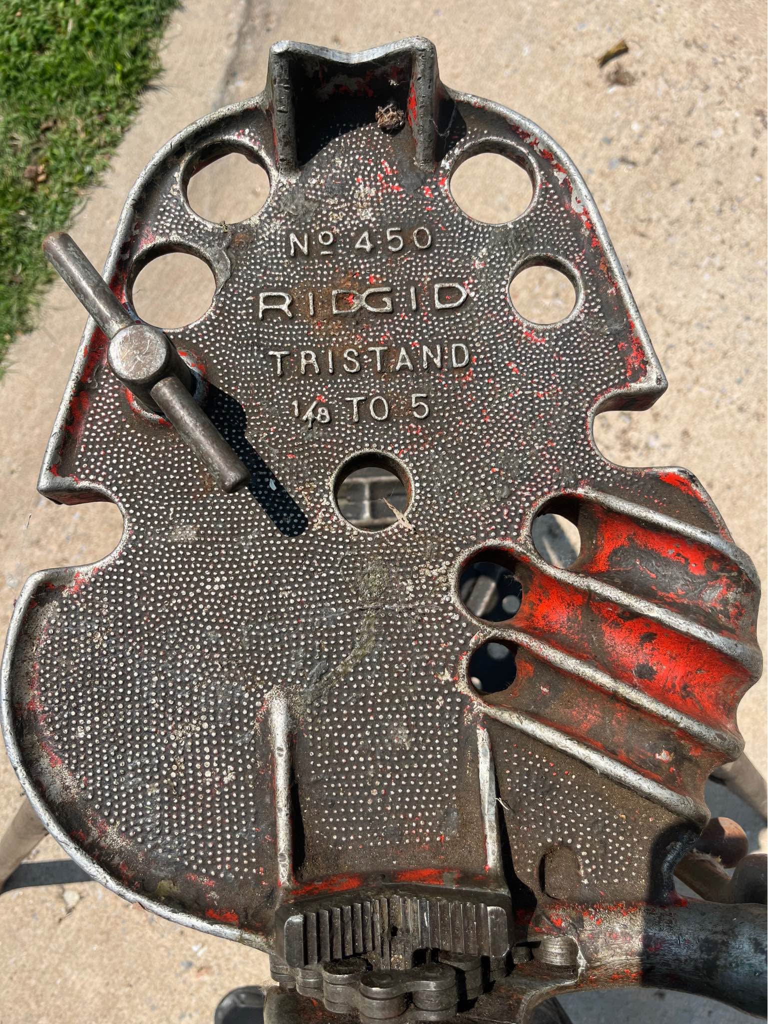 Ridgid Tristand 450 pipe stands with chain vise Located in Yukon OK ...
