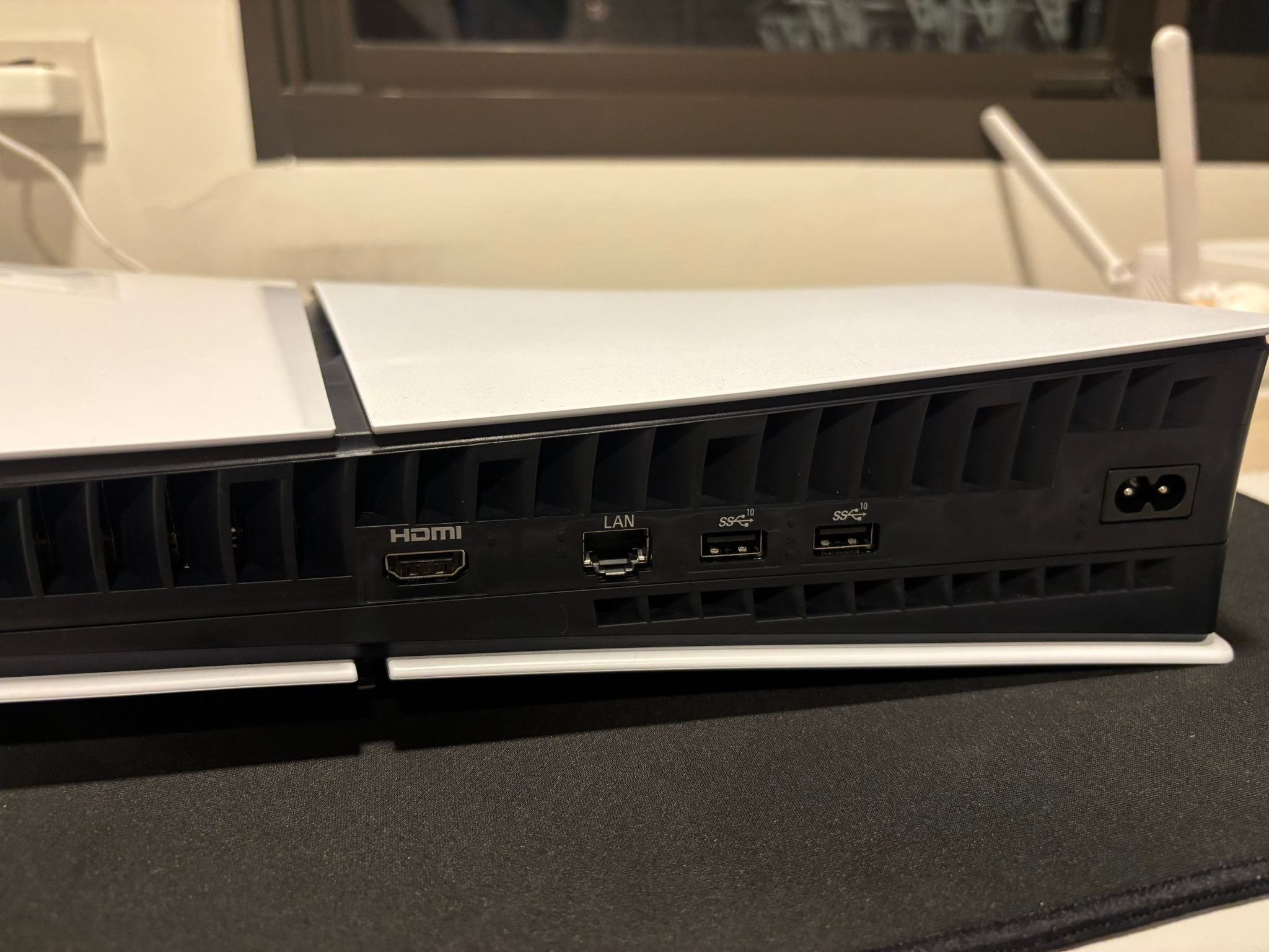 hi what difference playstation 5 slim (ps5 slim model cfi-2000) vs 