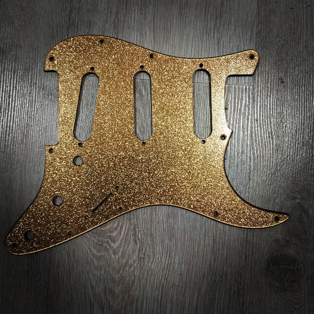 Battipenna Stratocaster grafica personalizzata Fender HH 11 fori colore spruzzo