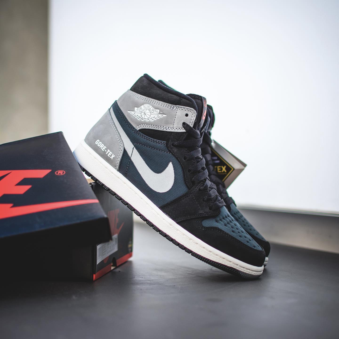 Nike Air Jordan 1 Retro High Element Gore-Tex 