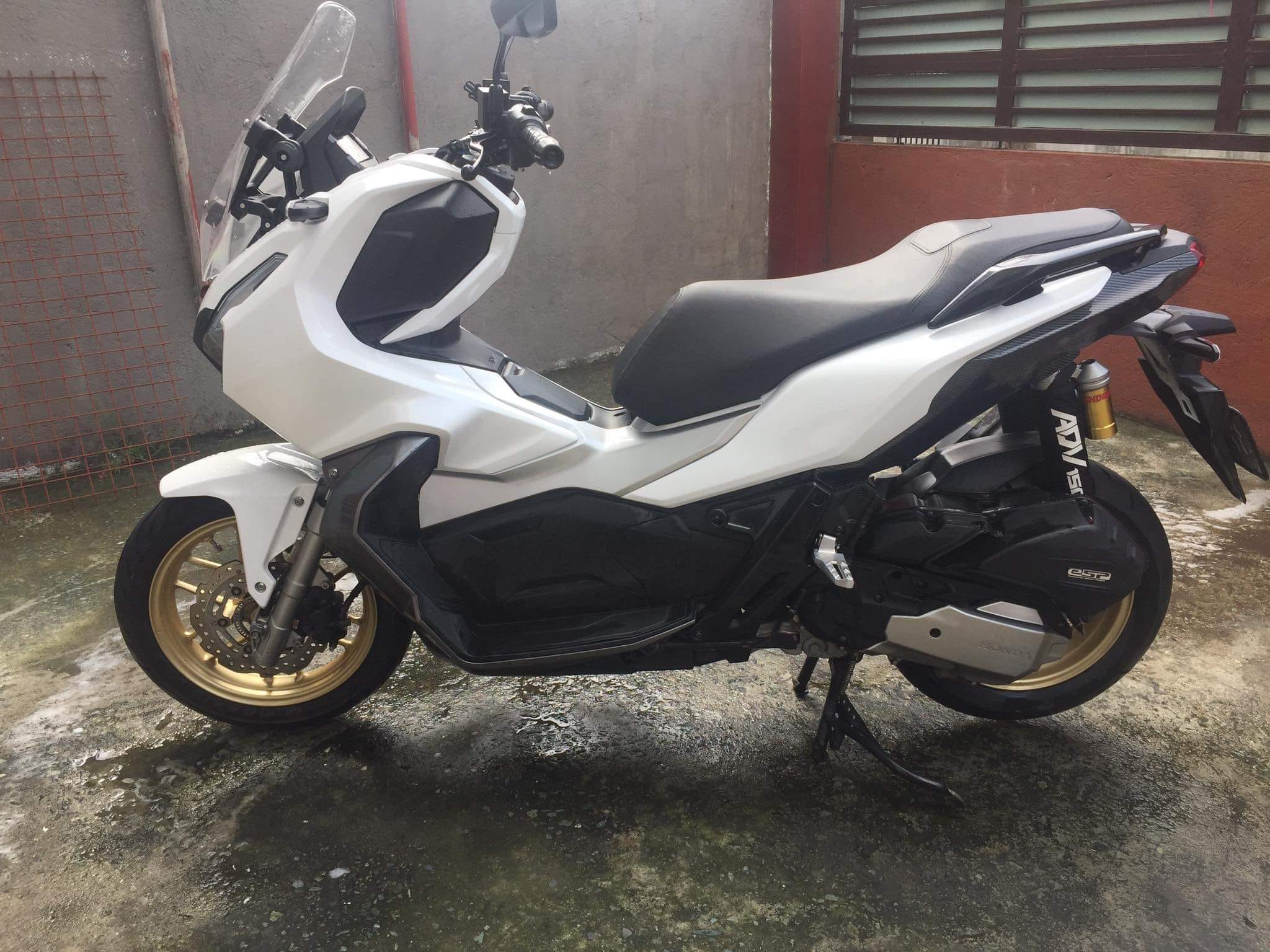 J98Garage - Honda ADV pearl white fairings repaint pm us...