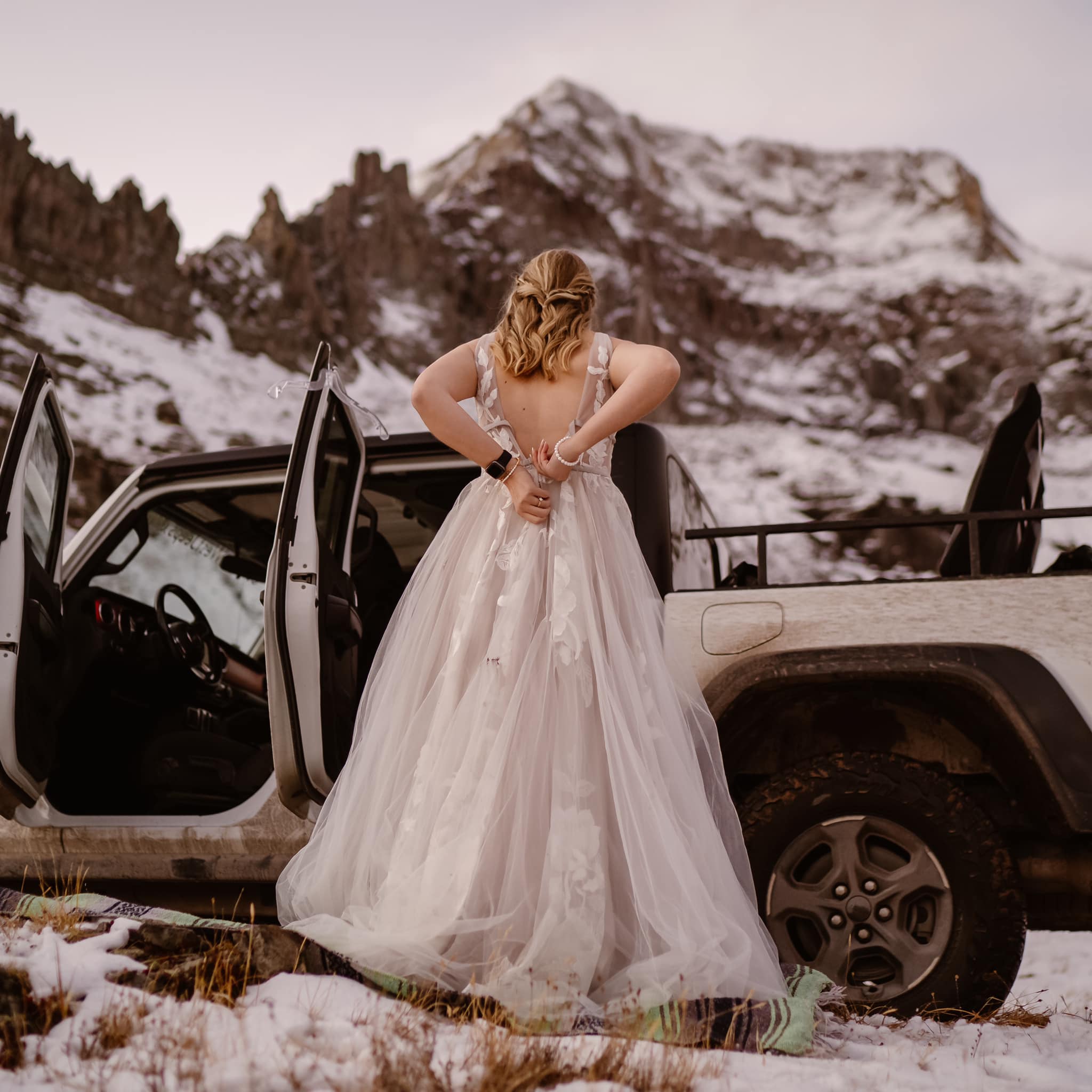 Packing up a large, strappy ballgown! If the dress is HUGE, you may have to lay the bag down before zipping 🤫 #bridetips