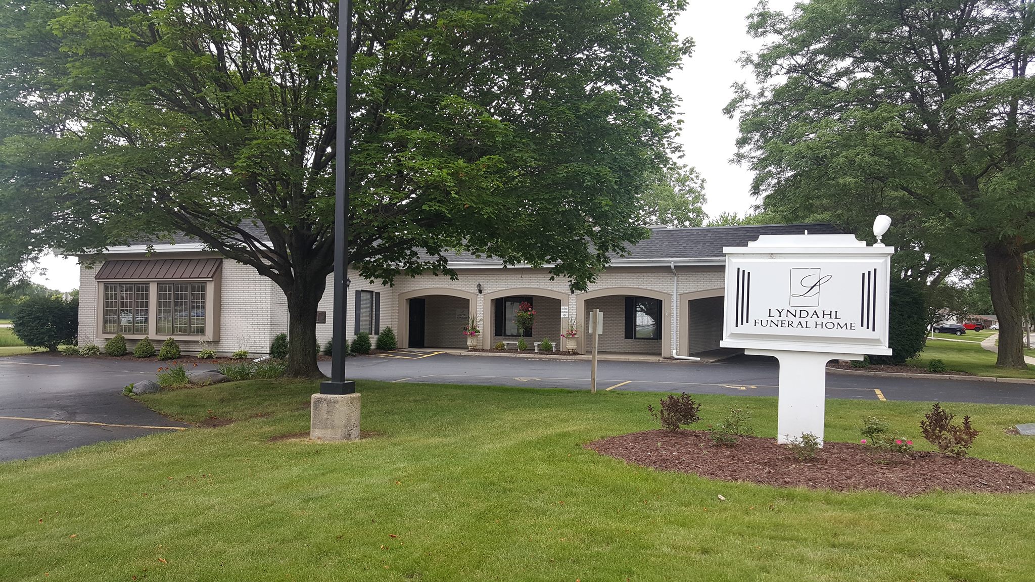 Lyndahl Funeral Home and Cremation Services | Green Bay WI