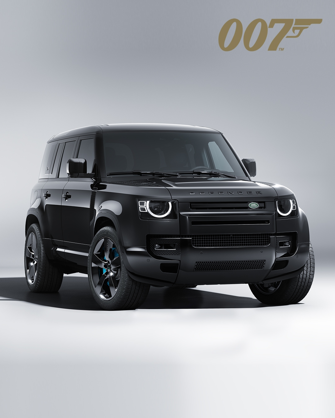 MGT00918 Land Rover Defender 110 Crew Cab “Skyfall” MINI GT