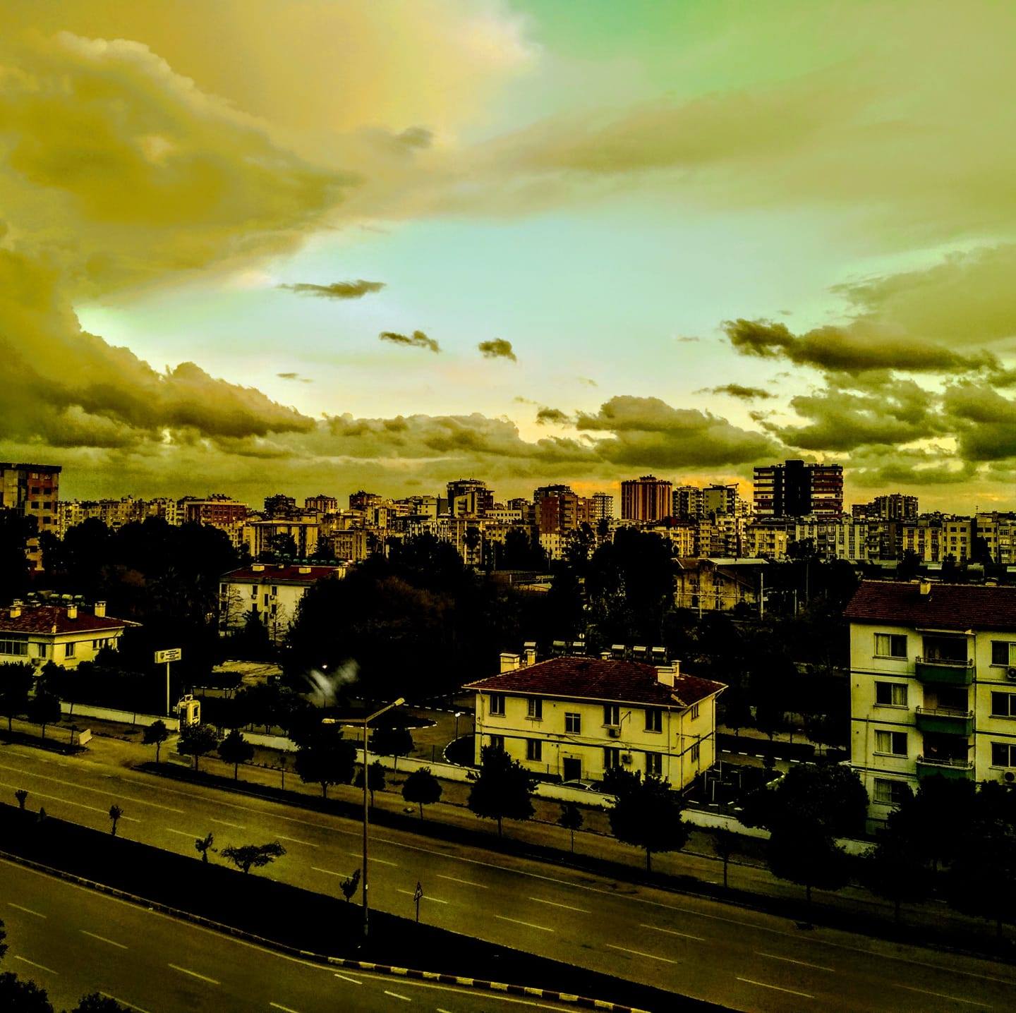 Adana'nın merkez ilçelerinin yanı sıra Saimbeyli ilçesinde de sağ ak ...