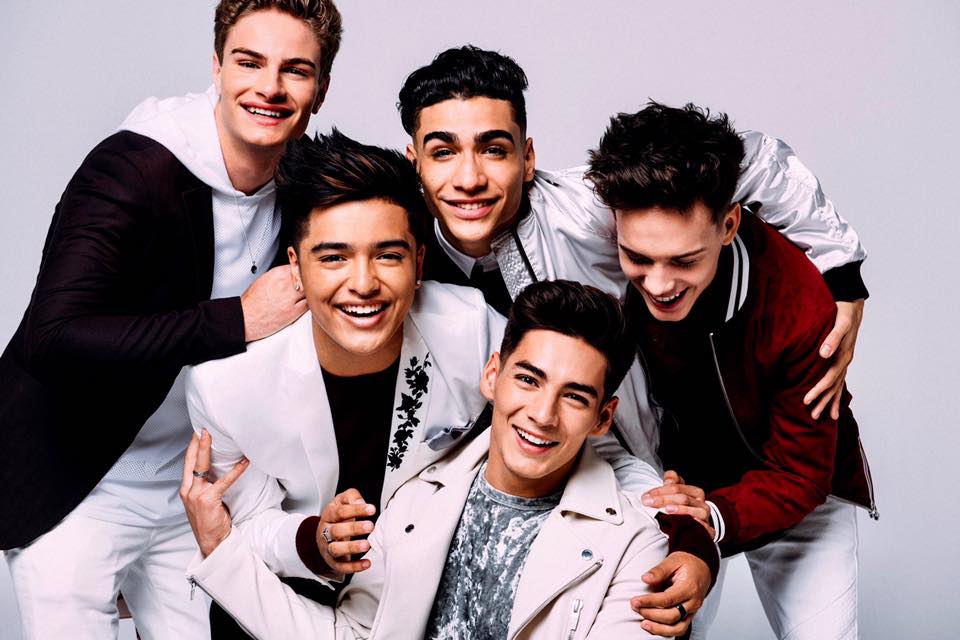 In Real Life Just Dropped 2 Christmas Songs Who S Already Bumpin Feel This Christmas Http Hollywoodrecs Co Irlchristmas Facebook