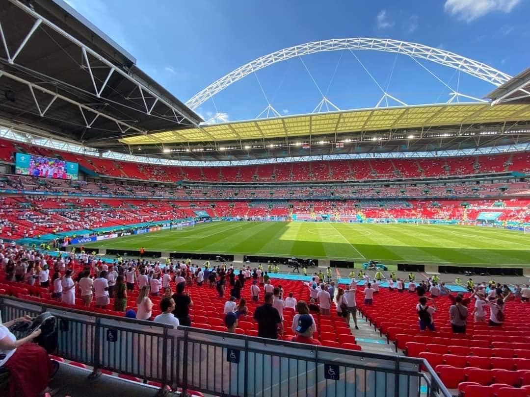wembley club level dress code 🏆FA Cup Final🏆 Manchester United v Manchester City Venue: Stadium Kick off: 03Jun23 Hospitality box Color:Midnight Grey 2024allybf Buy Love & Roses