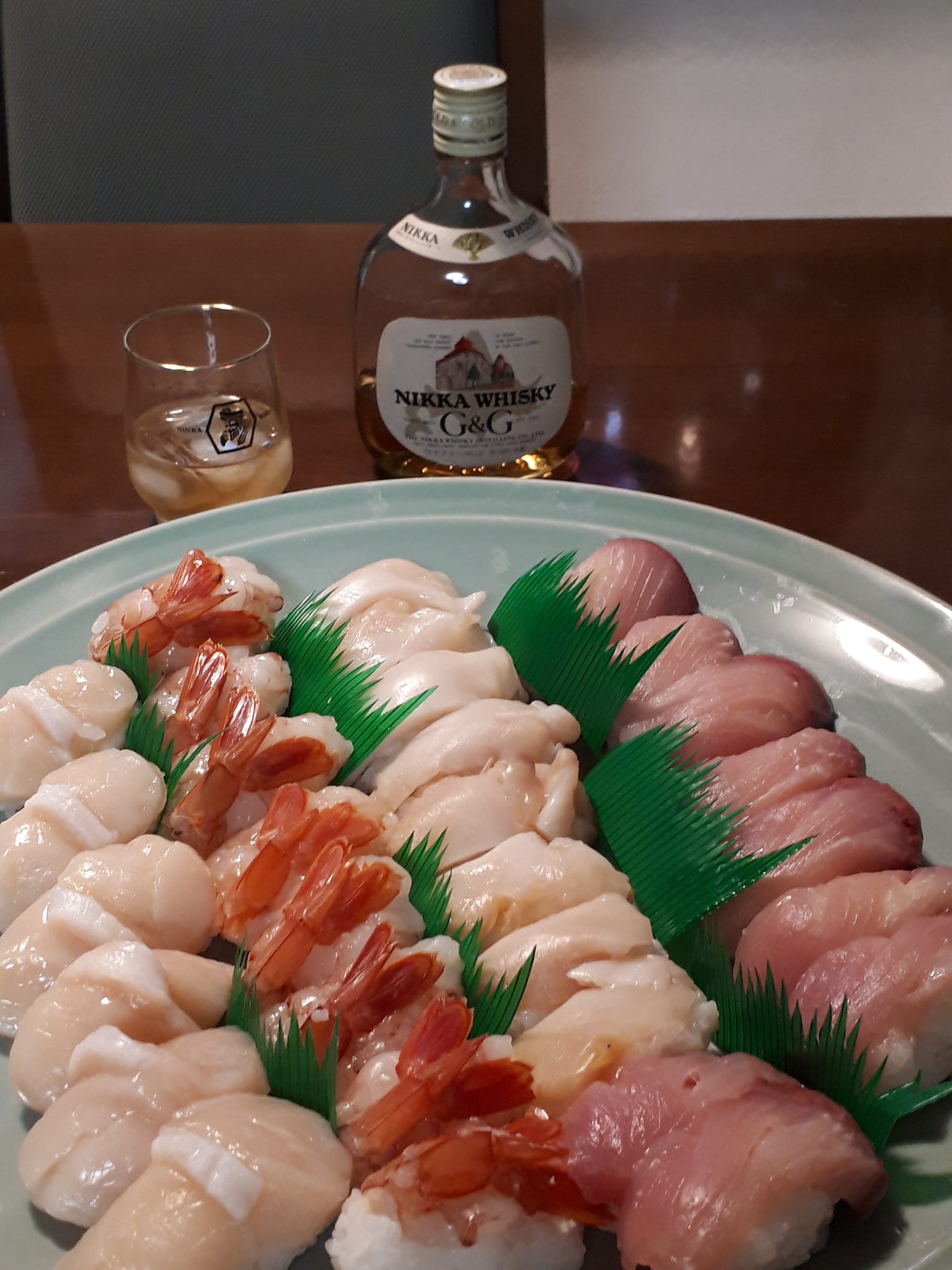 寿司ウイスキー 趣味で寿司を握るので、寿司に合うウイスキーをこれまで色々試してき