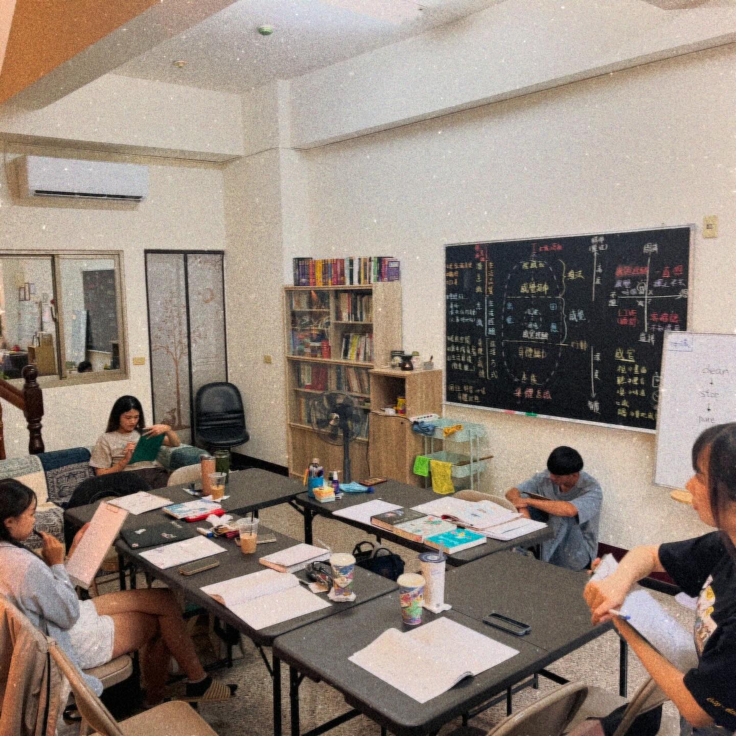 人生事務所_思考 生活中的沉澱很重要 更重要的是感受每個當下的自己... - 人生事務所 Life Office | Facebook