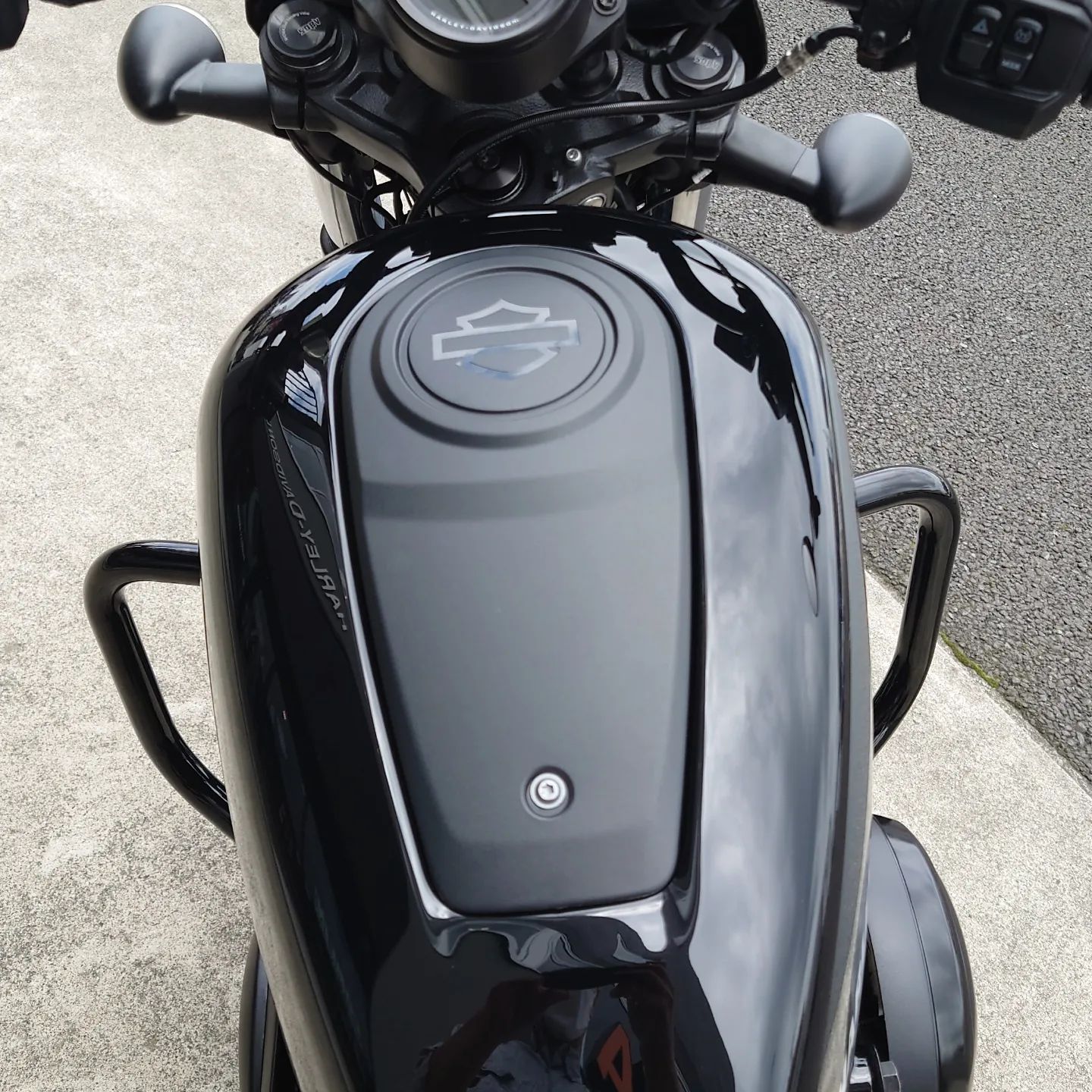 ナイトスター＆エンジンガード。 試乗車には少しでも安心して試乗して