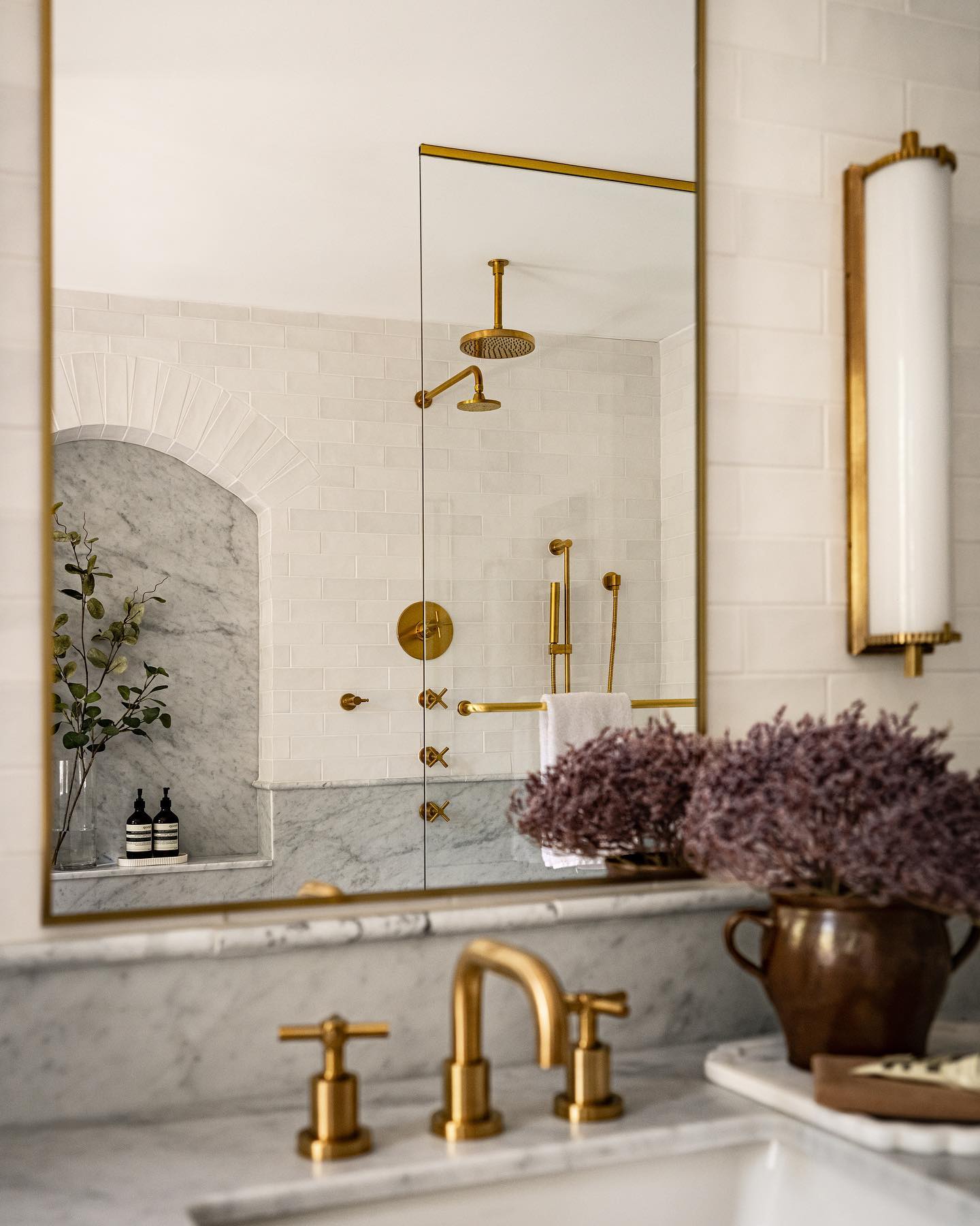 The calming ensuite at #ProjectGoodVibesHouse takes all our stress away ...