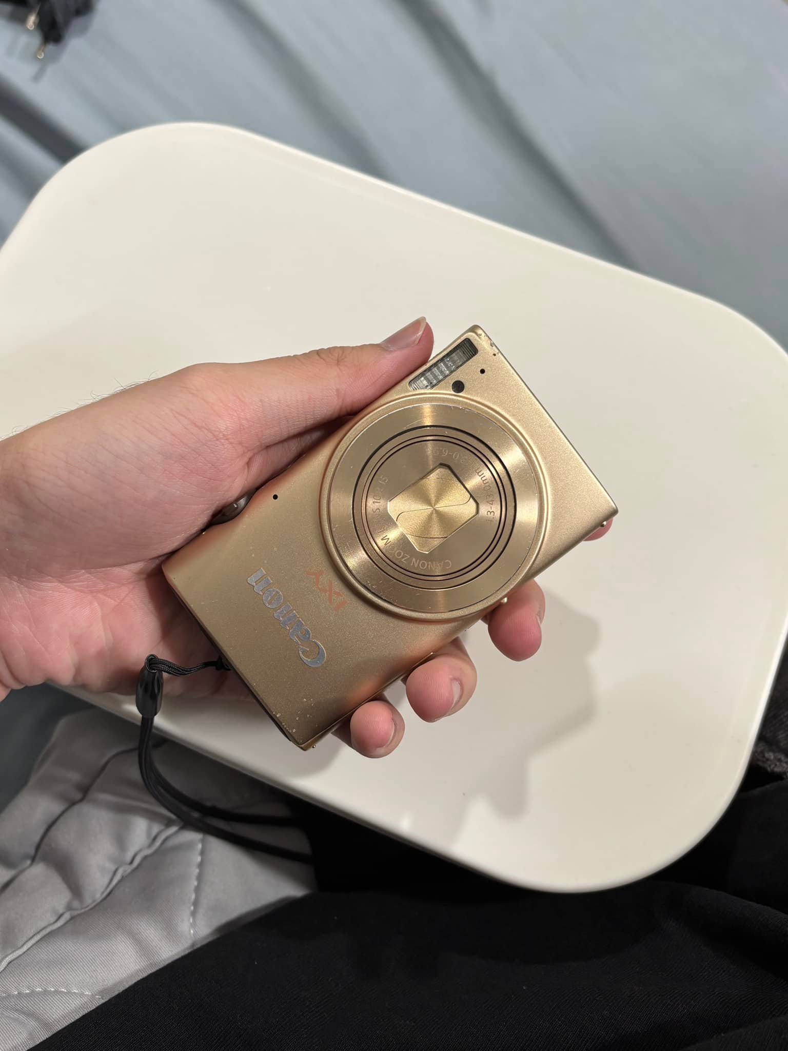 ✨ Canon Ixy 610f màu Gold ✨ Giá: 2m7 ? (nhanh gọn có fix nhẹ 