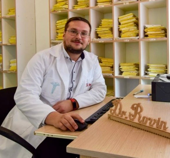 Ogerta - Dr. Rovin Laro ka zgjedhur qendrën shëndetësore #Gjirokastër ...