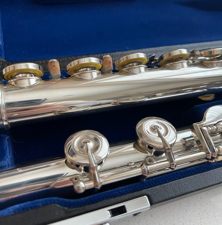 How does the older Muramatsu M180 flute compare to the newer