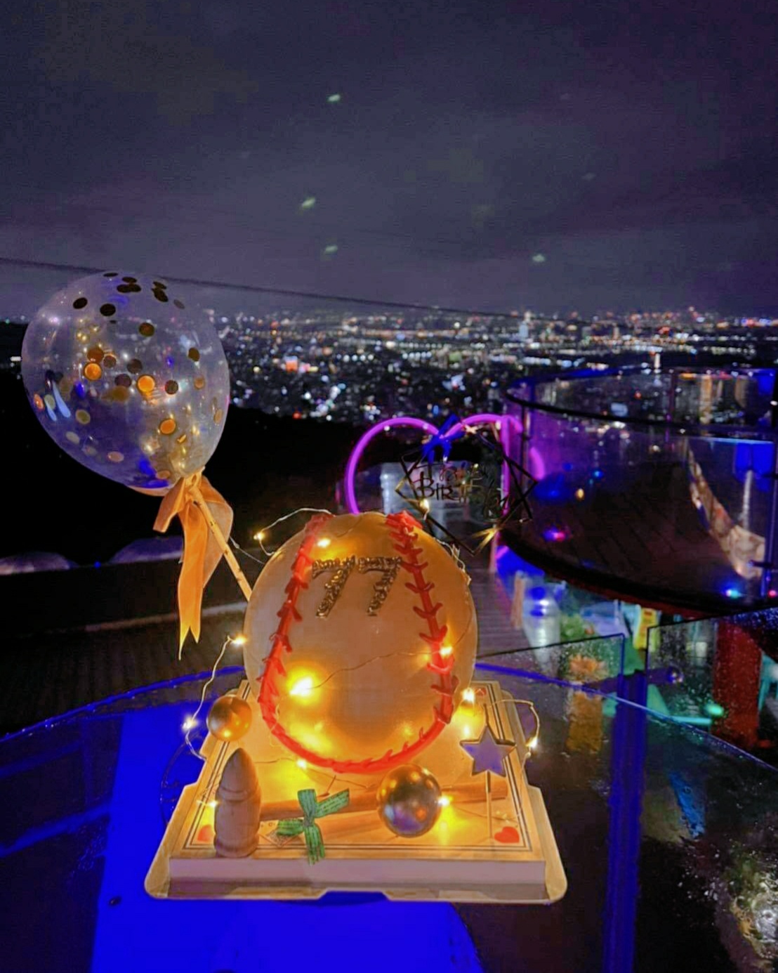 #壽星分享 #棒球敲敲蛋糕 除了夜景好美... - Lisa的手作甜心-中壢造型蛋糕,棉花糖,敲敲蛋糕