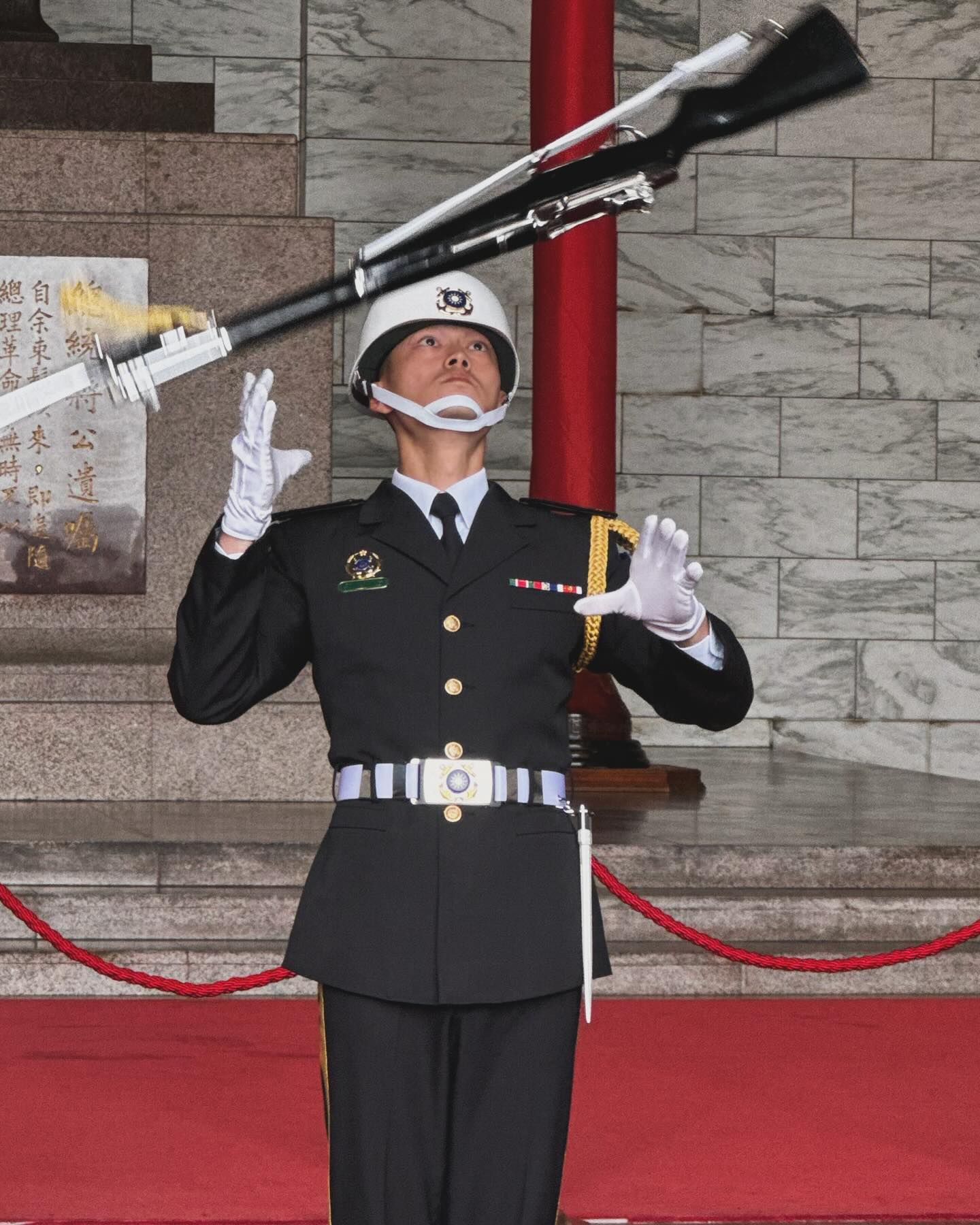 或許需要點不同的聲音才會讓人繼續做下去 #三軍儀隊 #陸軍儀隊 #海軍儀隊... - Honer guard 軍事迷分享 | Facebook