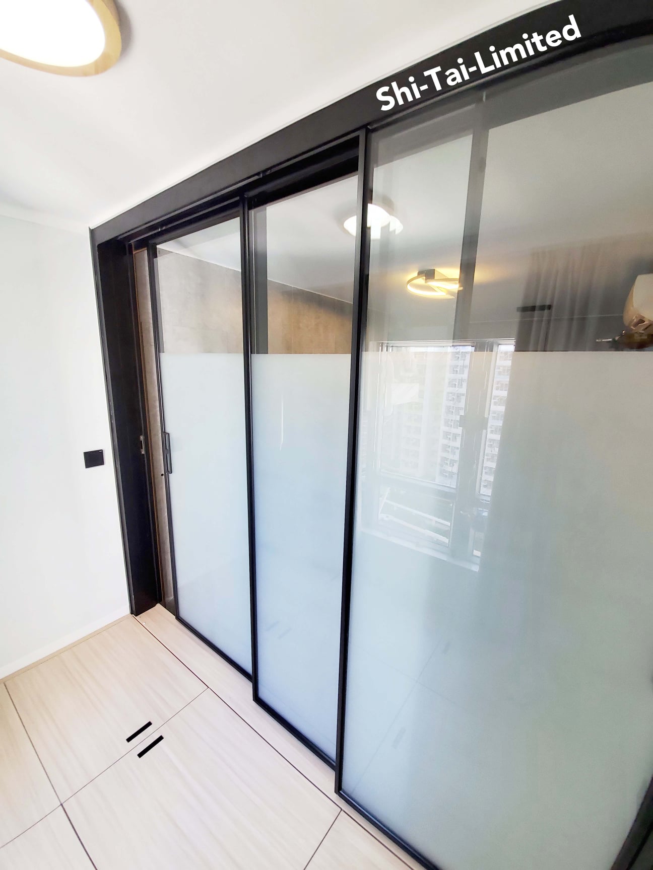 喺屋企, 每個人都希望有屬於自己的私人空間,... - 間房趟門 Sliding door 5346 2722 時代企業 | Facebook