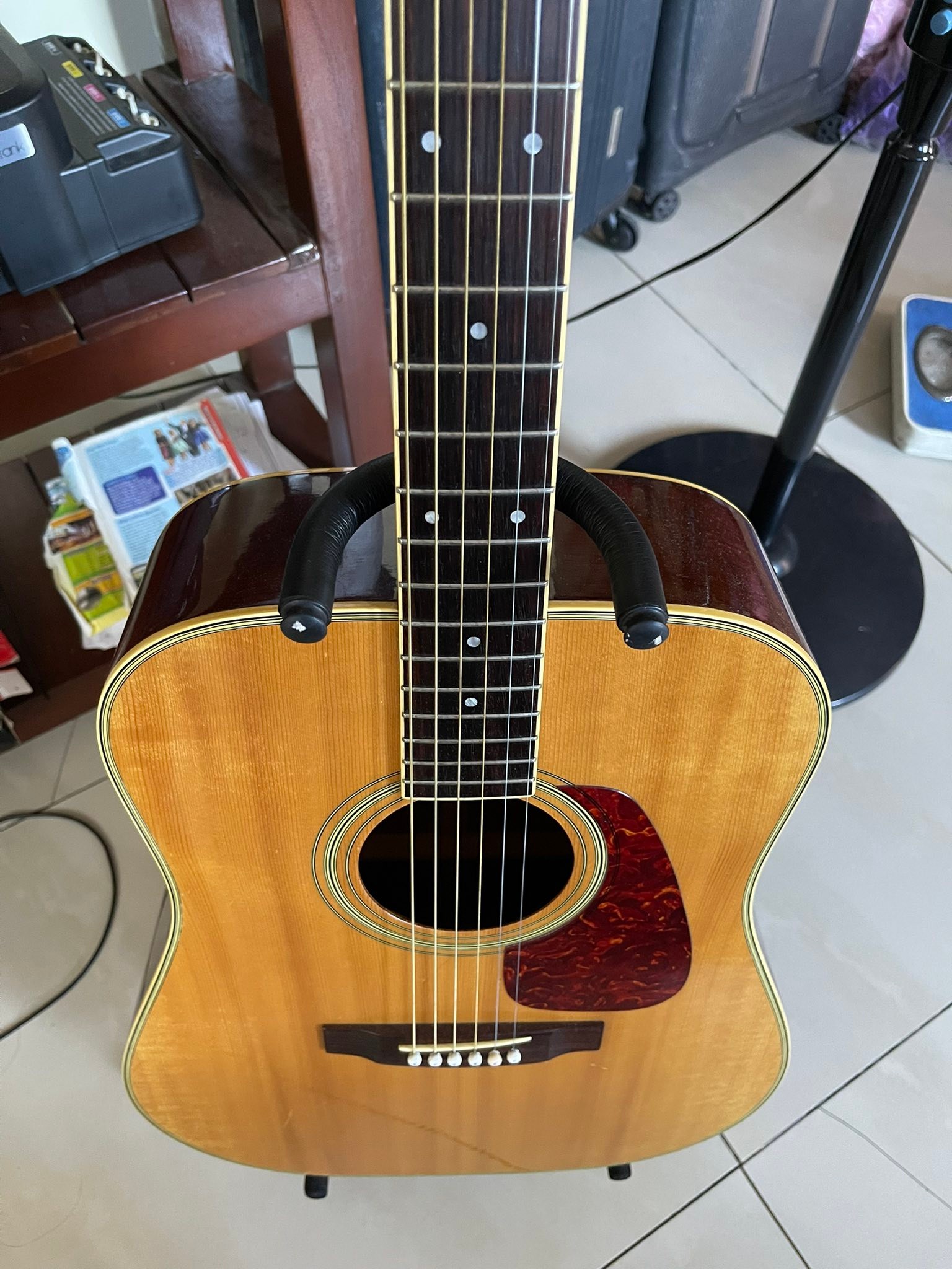 Morris MD-506 Here is great sounding and easy playing acoustic 