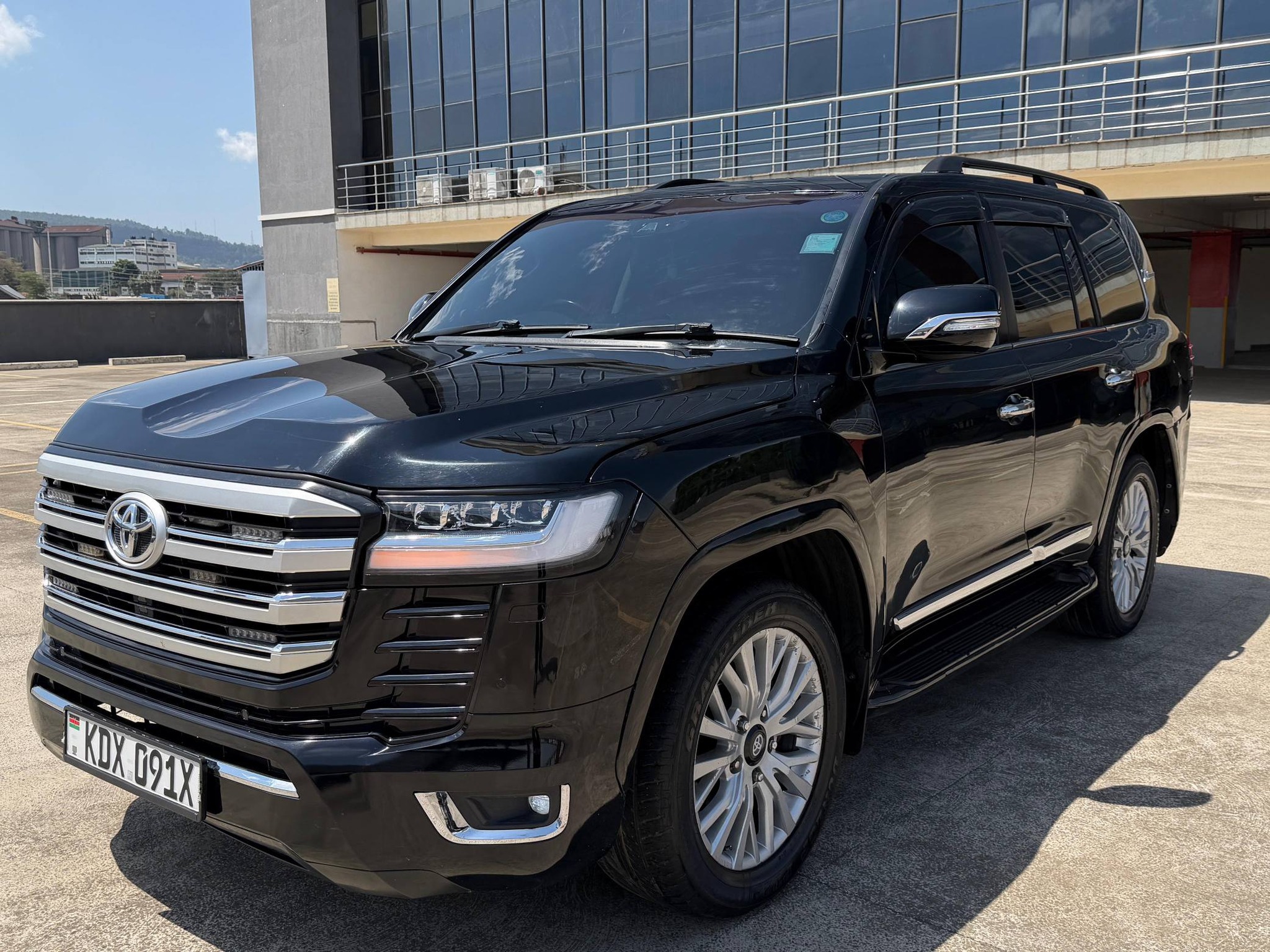 𝐓𝐎𝐘𝐎𝐓𝐀 𝐋𝐀𝐍𝐃𝐂𝐑𝐔𝐈𝐒𝐄𝐑 V8 𝐙𝐗 LC200 𝐅𝐄𝐀𝐓𝐔𝐑𝐄𝐒
