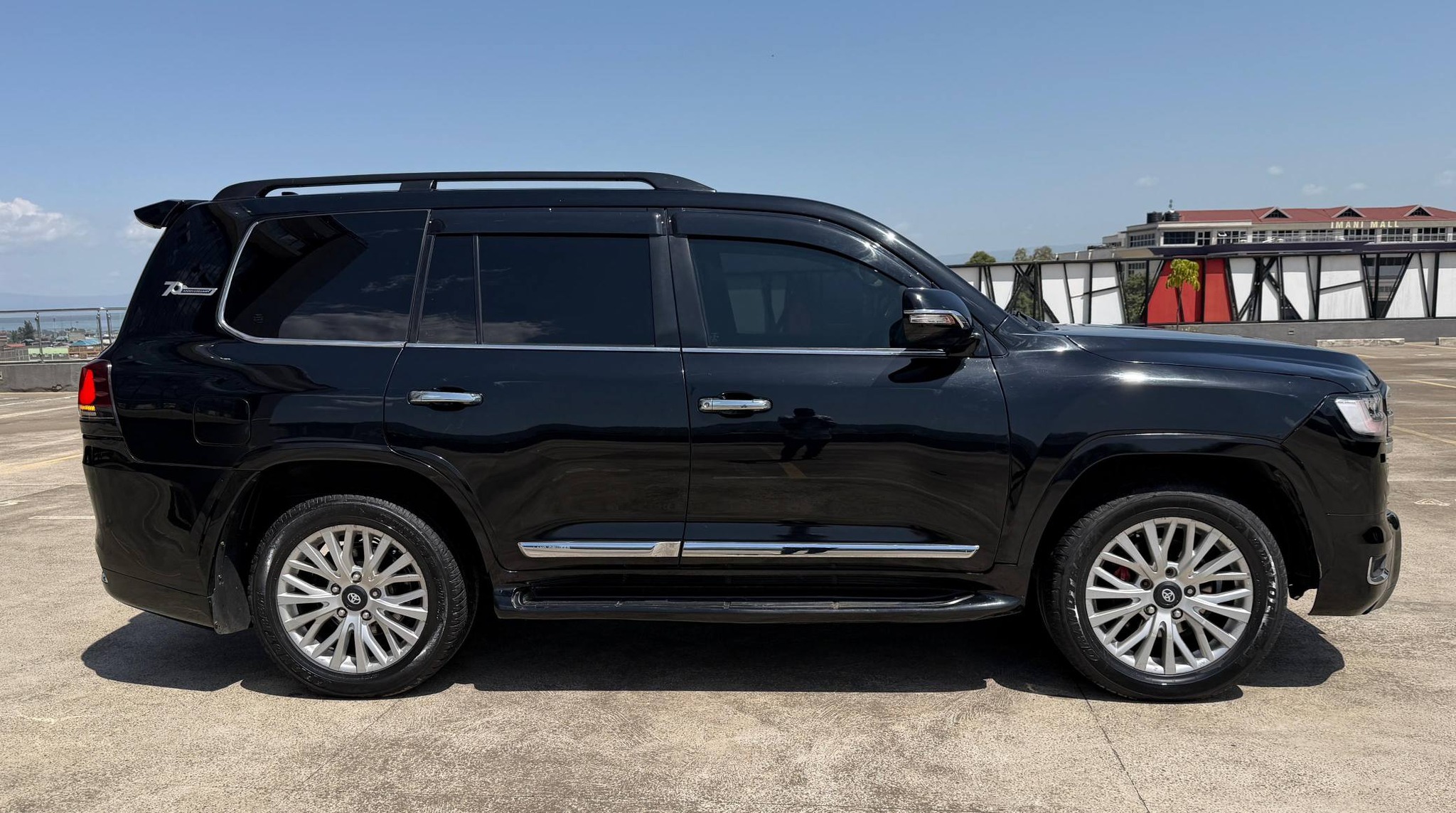 𝐓𝐎𝐘𝐎𝐓𝐀 𝐋𝐀𝐍𝐃𝐂𝐑𝐔𝐈𝐒𝐄𝐑 V8 𝐙𝐗 LC200 𝐅𝐄𝐀𝐓𝐔𝐑𝐄𝐒