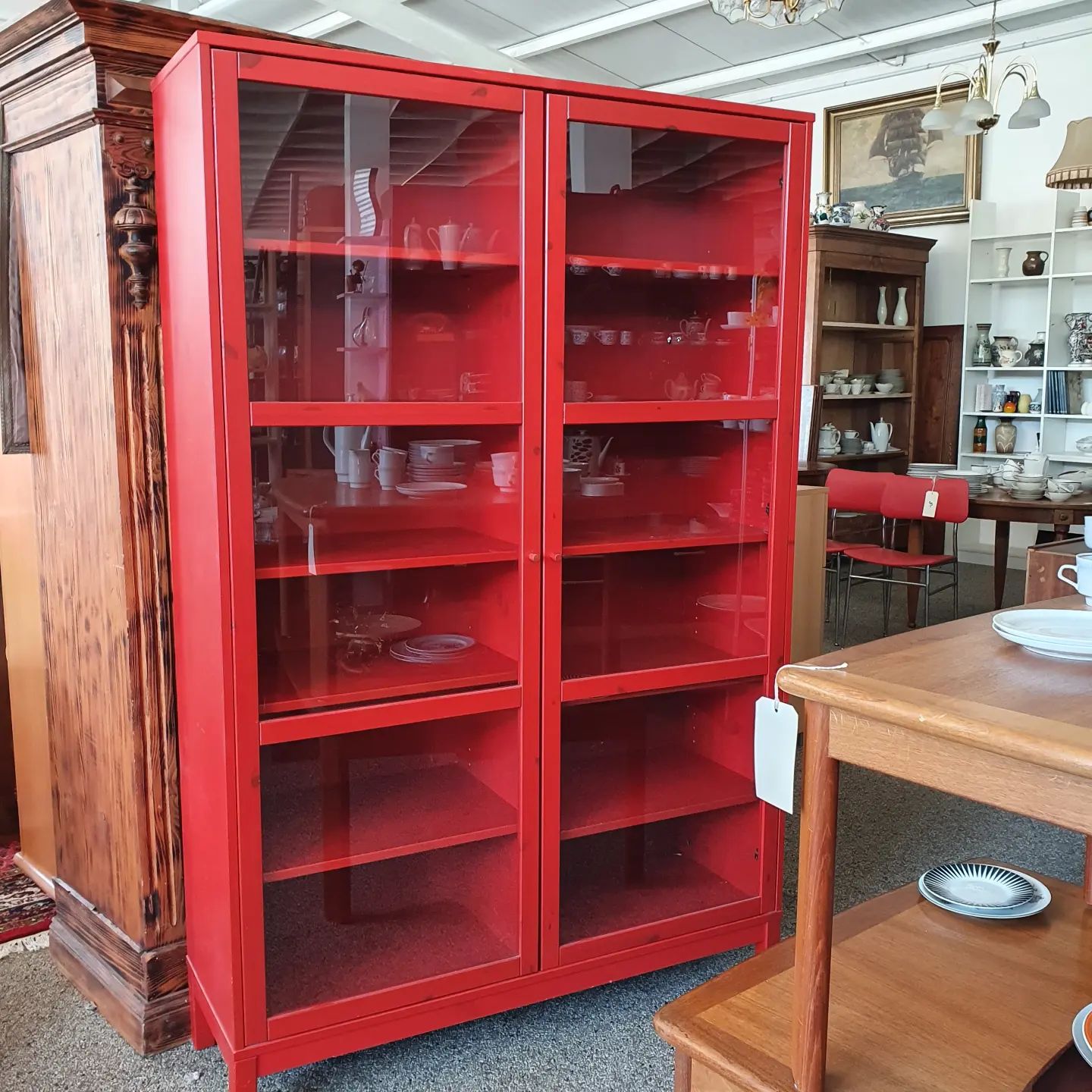 Ikea Vitrine Linnarp, Fichte massiv, rot lackiert. #Ikea #80 #linnarp #secondhandtuesday #secondhandfurniture #zwingenberg #teilundhabe #restock #rot