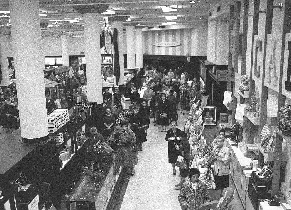 Which Carson Pirie Scott did you shop at? #ChicagoHistory ☑️