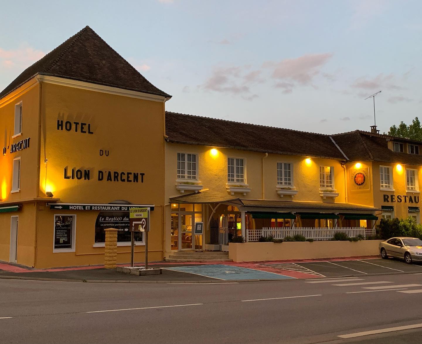 Hotel Du Lion D Argent La Chatre