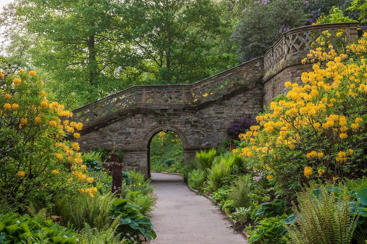 walk-through-the-enchanting-hever-castle-gardens-facebook