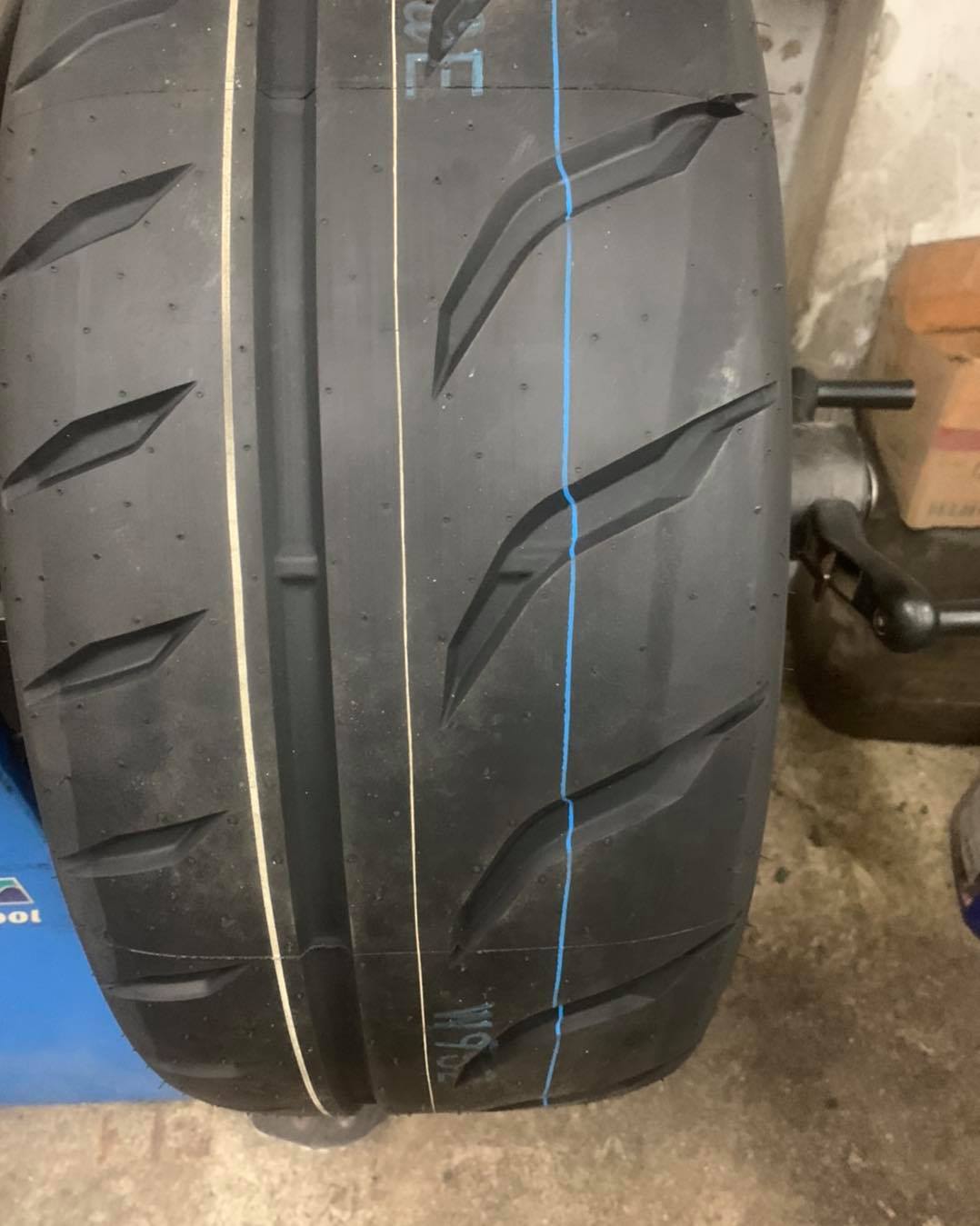 引群汽車 - Toyo R888R是這次要為大家介紹的輪胎 這次安裝在人稱小M2的235i上... | Facebook
